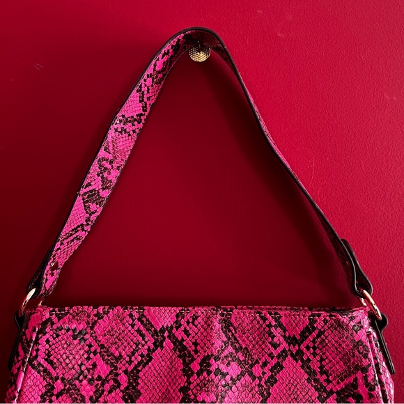 Pink Snakeskin Print Shoulder Bag - Picture 5 of 8